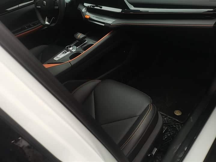 Фото 8 - Changan UNI-V