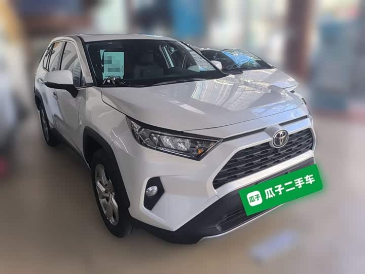Фото 7 - Toyota RAV4