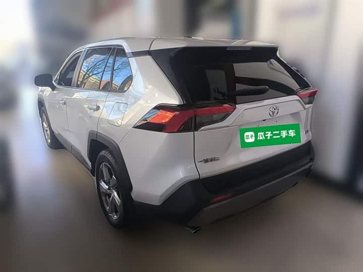 Фото 9 - Toyota RAV4