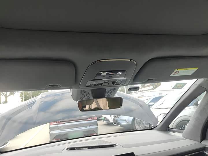 Фото 8 - Zeekr 009