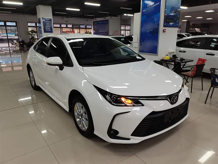 Фото 4 - Toyota Corolla