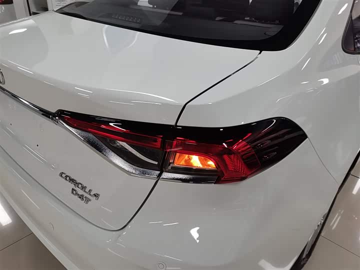 Фото 8 - Toyota Corolla