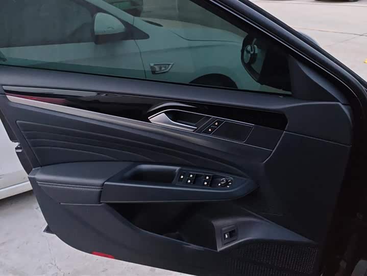 Фото 7 - Volkswagen Passat