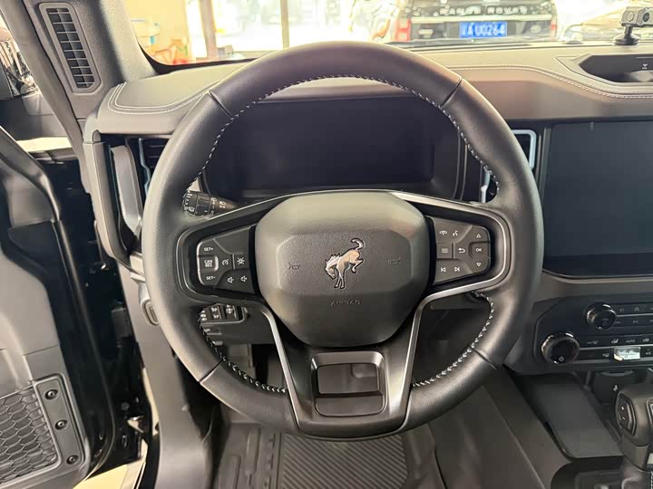 Фото 6 - Ford Bronco