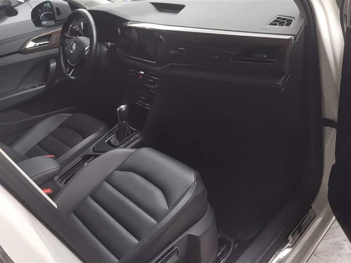 Фото 8 - Volkswagen Tharu