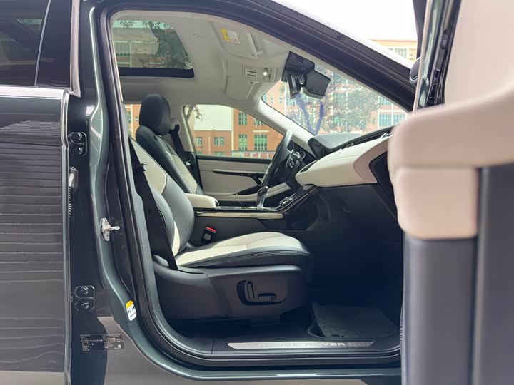 Фото 9 - Land Rover Range Rover Evoque L