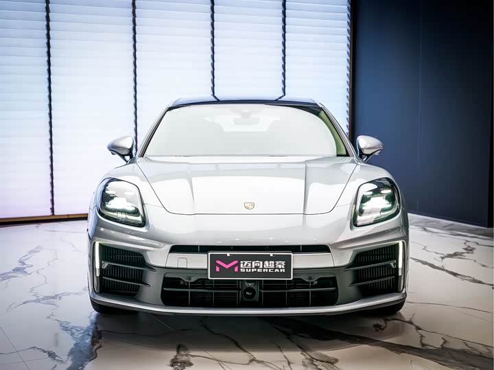 Фото 2 - Porsche Panamera