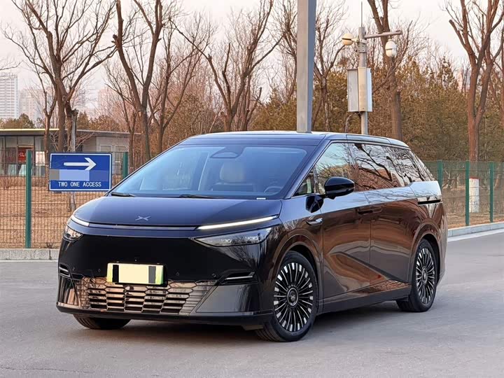 Фото 1 - XPeng X9