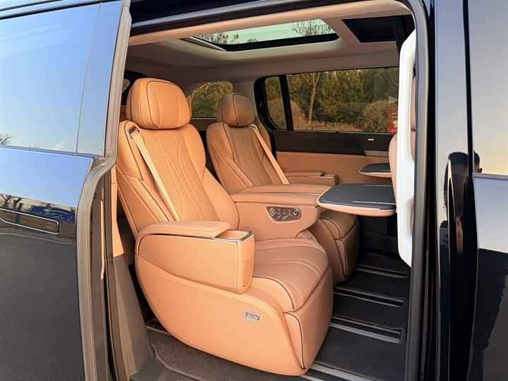 Фото 3 - XPeng X9