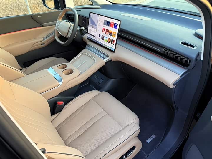 Фото 9 - XPeng X9