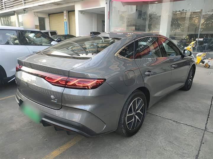 Фото 7 - BYD Qin L
