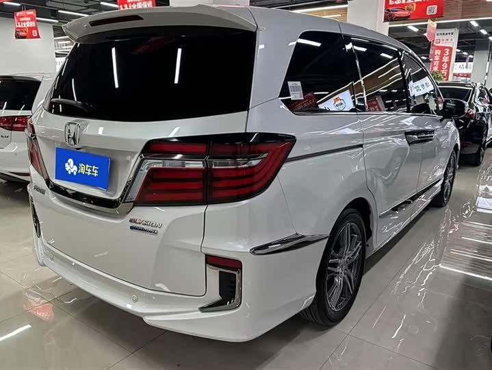 Фото 3 - Honda Elysion