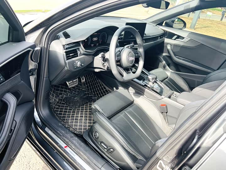 Фото 4 - Audi A4L