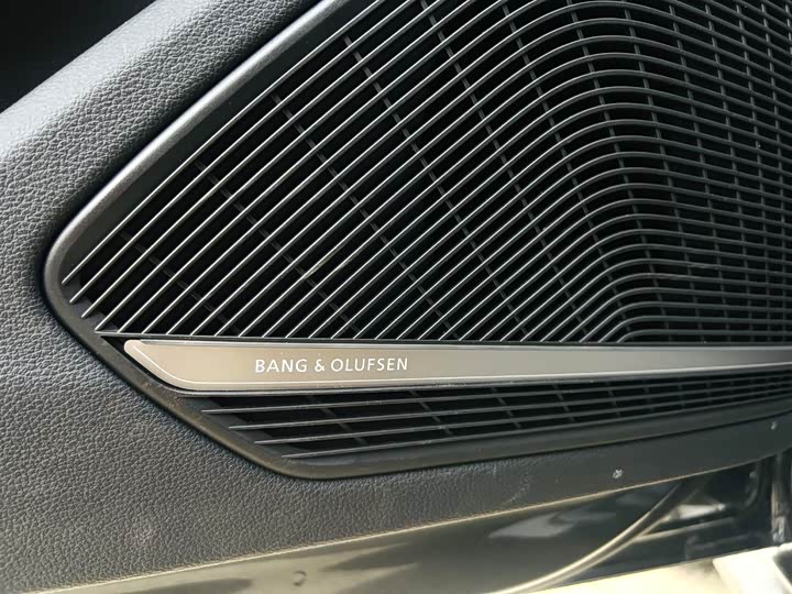 Фото 6 - Audi A4L