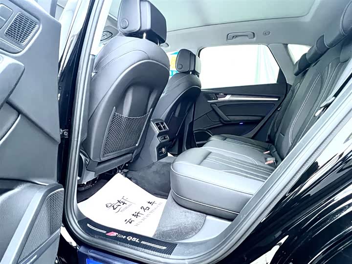 Фото 9 - Audi Q5L