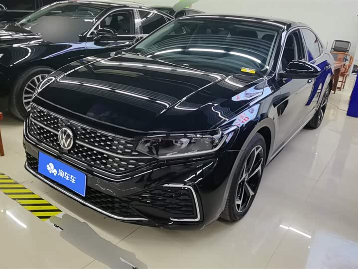 Фото 1 - Volkswagen Passat