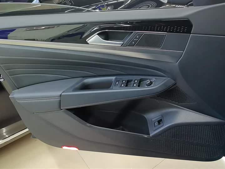 Фото 7 - Volkswagen Passat