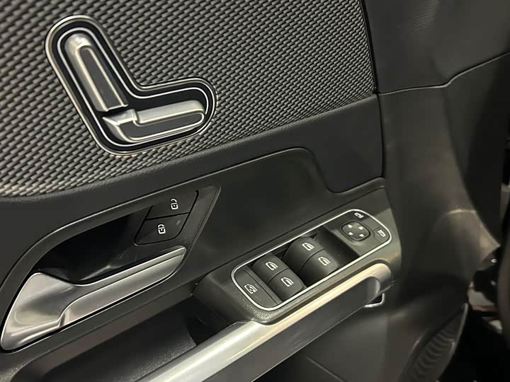 Фото 6 - Mercedes-Benz GLB-Class