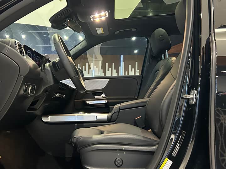 Фото 8 - Mercedes-Benz GLB-Class