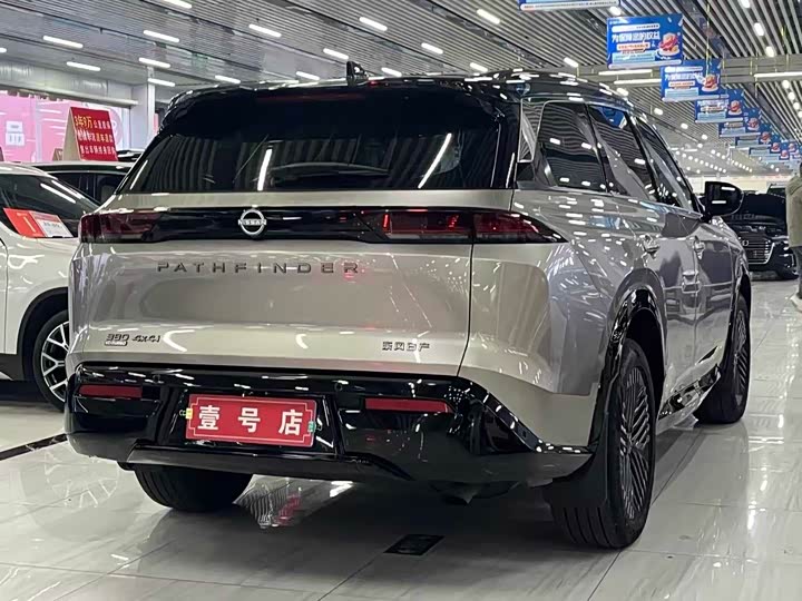 Фото 4 - Nissan Pathfinder