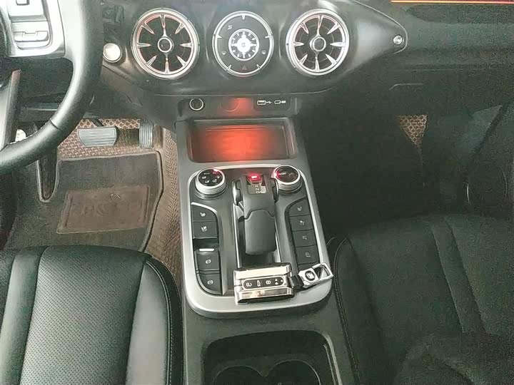 Фото 6 - Tank 300