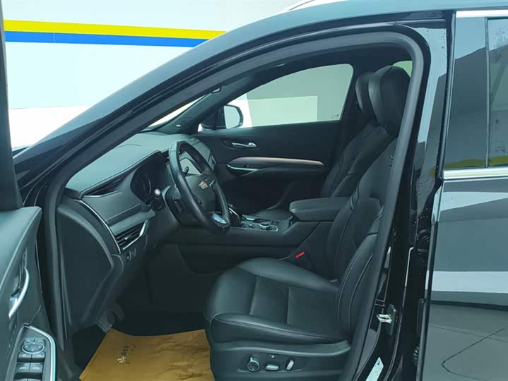 Фото 9 - Cadillac XT4