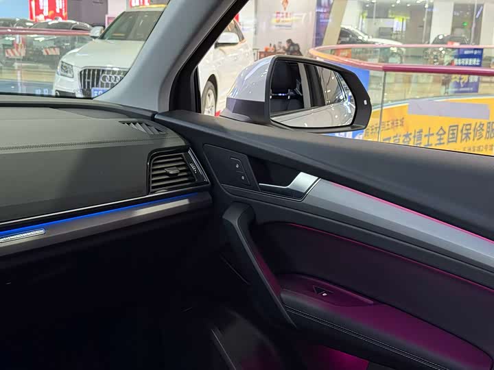 Фото 8 - Audi Q5L