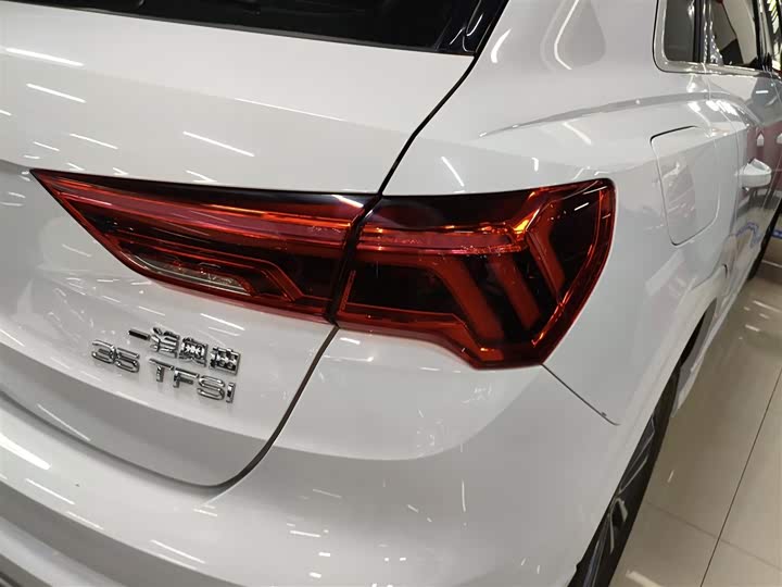 Фото 8 - Audi Q3