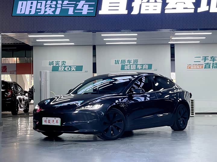 Фото 1 - Tesla Model 3