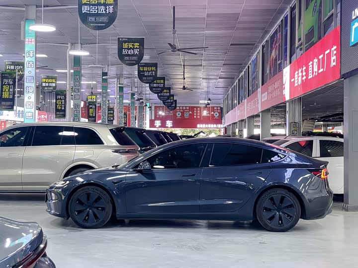 Фото 3 - Tesla Model 3