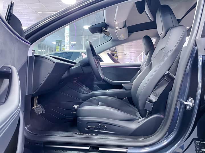 Фото 6 - Tesla Model 3