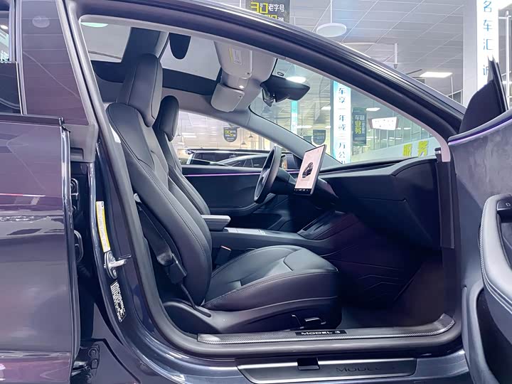 Фото 8 - Tesla Model 3