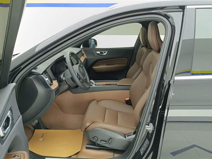 Фото 9 - Volvo XC60