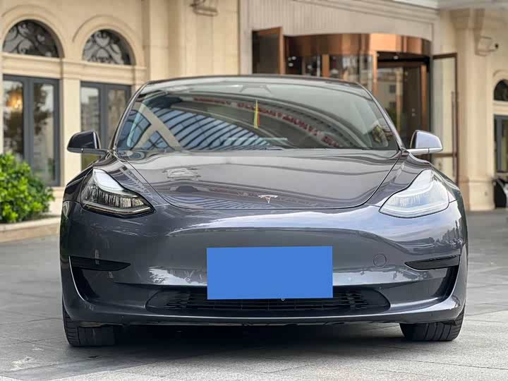 Фото 2 - Tesla Model 3