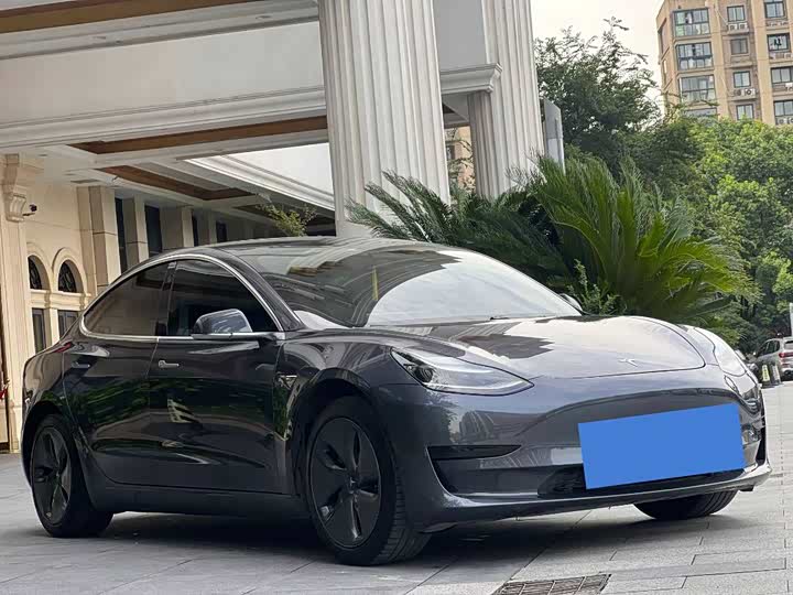 Фото 3 - Tesla Model 3