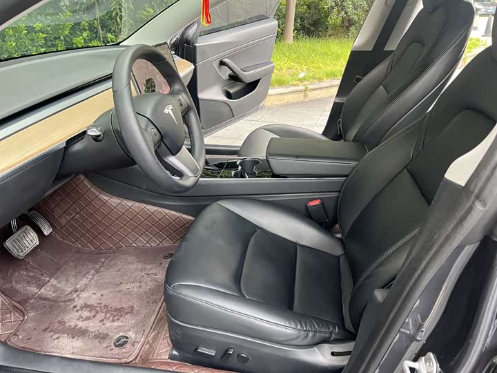 Фото 4 - Tesla Model 3