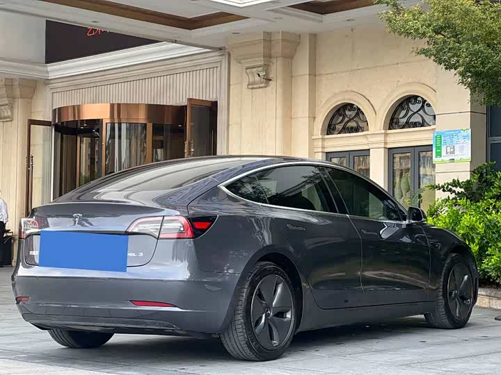 Фото 9 - Tesla Model 3