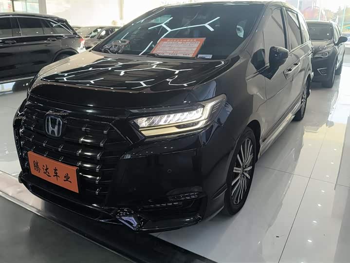 Фото 1 - Honda Elysion