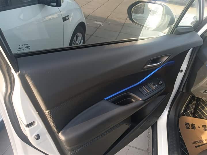 Фото 7 - Toyota C-HR