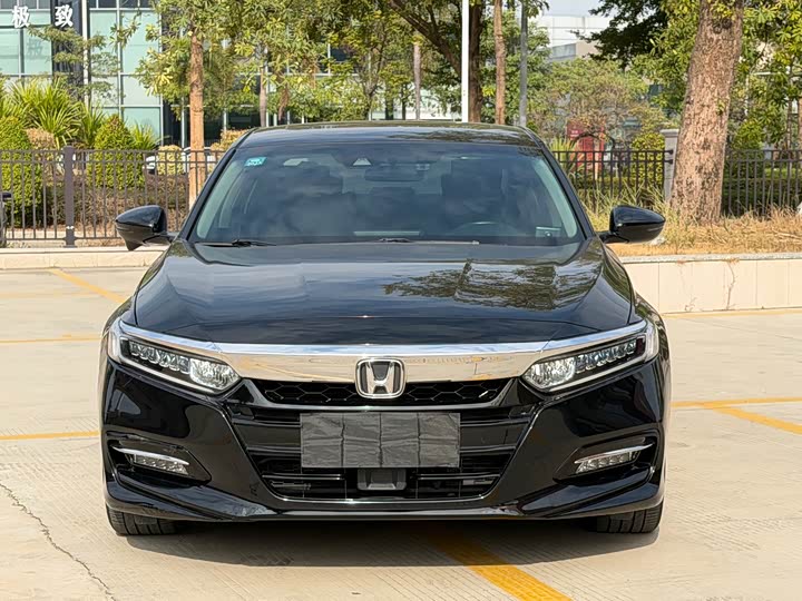 Фото 2 - Honda Accord