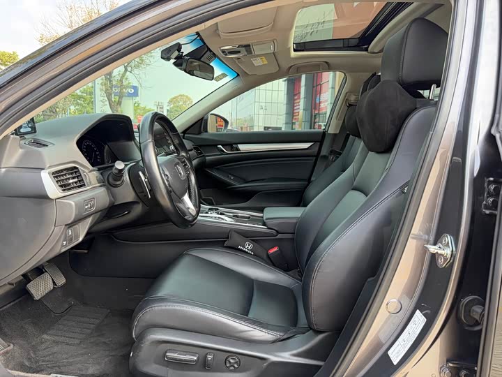 Фото 4 - Honda Accord