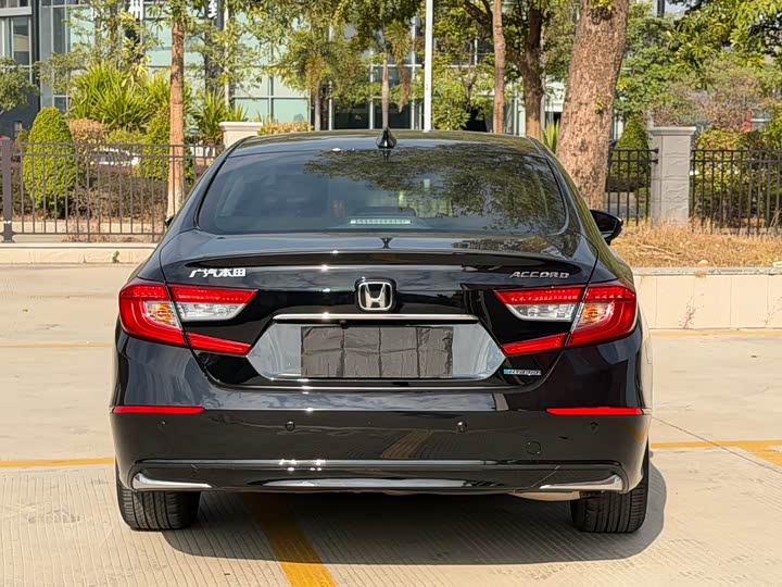 Фото 8 - Honda Accord