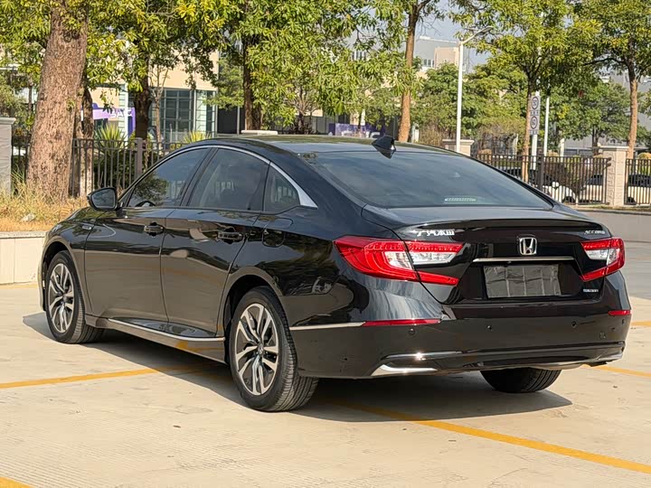 Фото 9 - Honda Accord