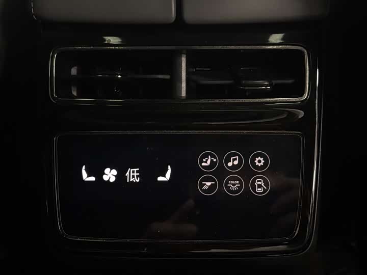 Фото 9 - Zeekr 001