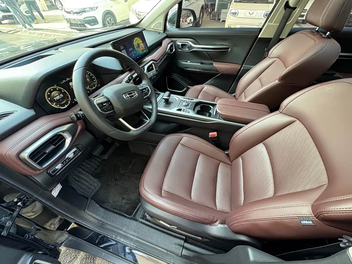 Фото 6 - Geely Okavango