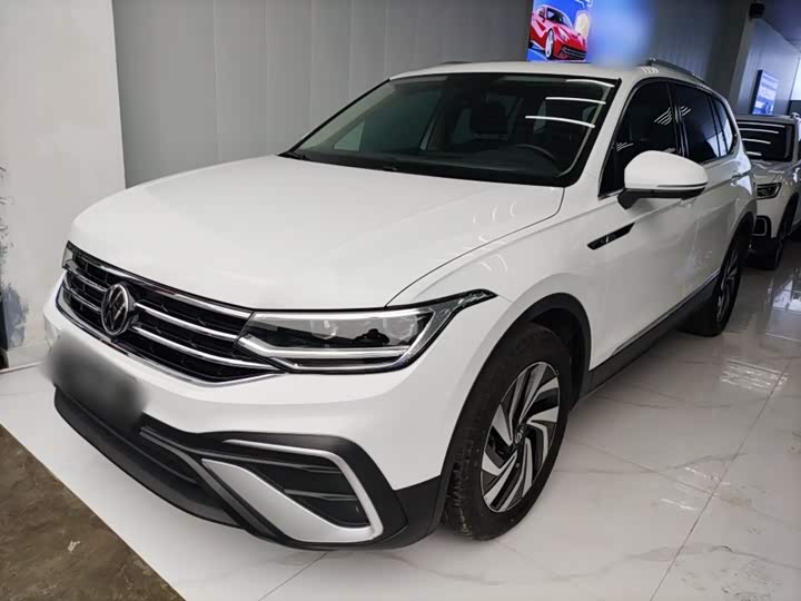 Фото 2 - Volkswagen Tiguan L Pro