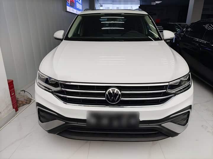 Фото 3 - Volkswagen Tiguan L Pro