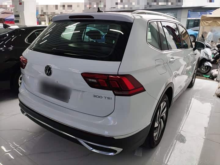 Фото 7 - Volkswagen Tiguan L Pro