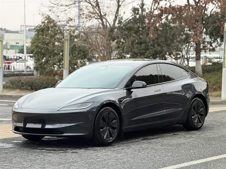 Фото 2 - Tesla Model 3