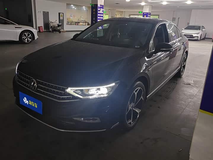 Фото 1 - Volkswagen Magotan